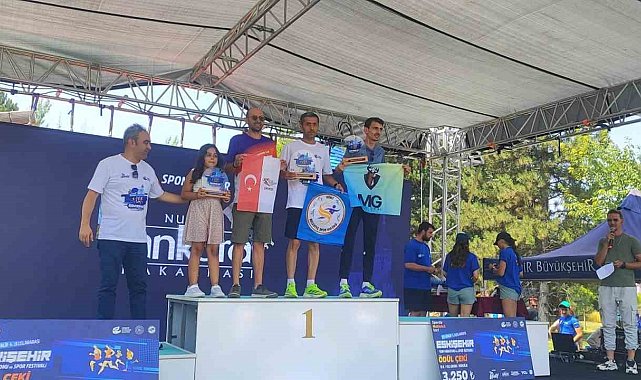 Siirtli sporcu, Eskişehir Yarı Maratonu'nda kategorisinde birinci oldu