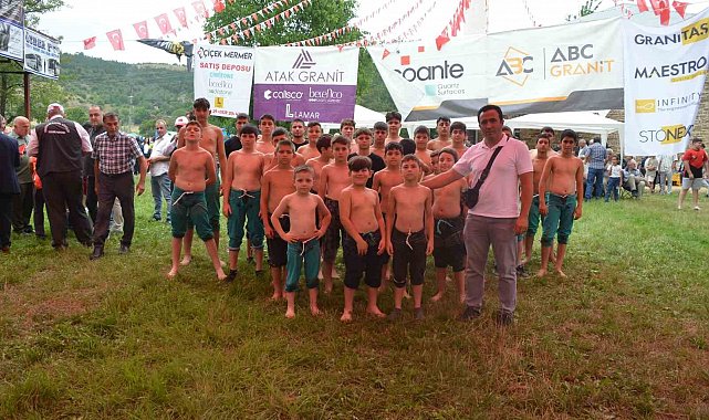 Sinop'ta 17. Güreş ve Keşkek Festivali'ne yoğun ilgi