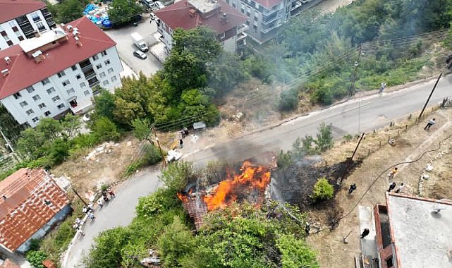 Sinop'ta ahşap binada yangın