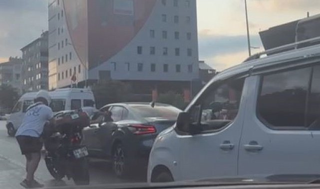 Şişli'de kazanın ardından sürücü diğer aracın sürücüsüne saldırdı: O anlar kamerada