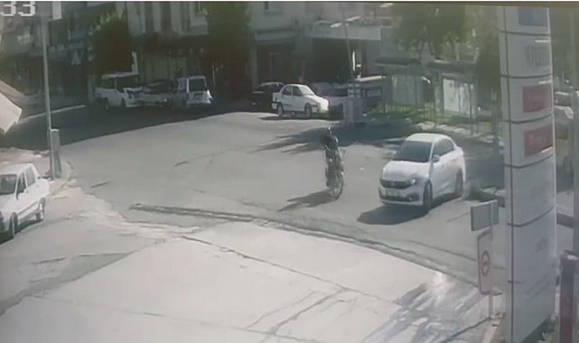 Siverek'te hatalı dönüş yapan otomobil kazaya neden oldu