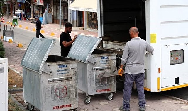 Söğüt'te temiz çevre için konteynerler dezenfekte ediliyor