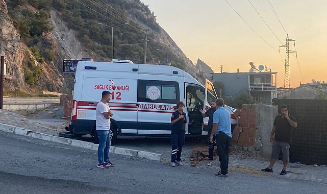 Söke'de ambulans ile cip çarpıştı