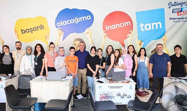 Sultangazi Belediyesi Eğitime Destek Akademisi'nde eğitim gören 696 öğrenci üniversiteli oldu