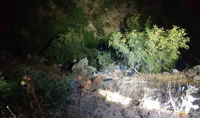Susurluk'ta şarampole yuvarlanan araçta 2 kişi yaralandı