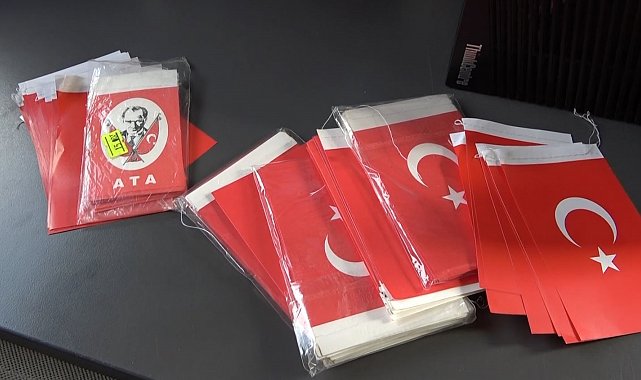 Taksim'de Türk Bayraklı duygu sömürüsüne polis engeli