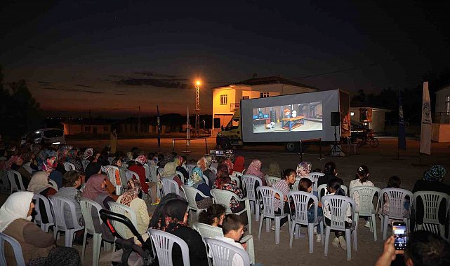 Talas kırsalında yazlık sinema keyfi