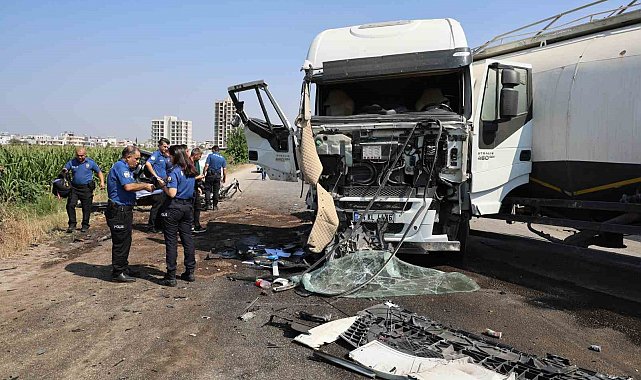 Tanker karşı şeride geçip otomobile çarptı, kamyon yan devrildi: 2 yaralı