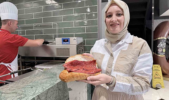Tatilcilerin yeni gözdesi sucuk döner
