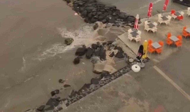 Tekirdağ'da kuraklığın ardından gelen sağanak yağış sokakları dereye çevirdi