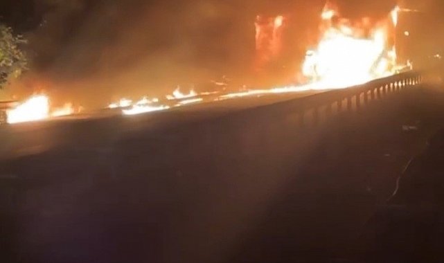 Tirebolu'da seyir halindeki tır alevlere teslim oldu