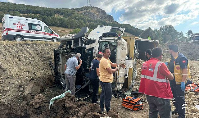 Tokat'ta hafriyat kamyonları çarpıştı, 1 sürücü ağır yaralandı