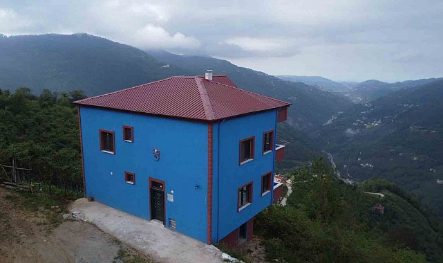 Trabzon'da bordo-mavi her yerde