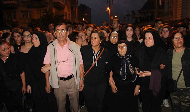Trabzonlular siyah renkli kıyafetlerle Sinem Topaloğlu için sessiz yürüyüş düzenledi