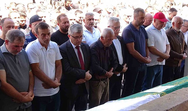 Trafik kazasında hayatını kaybeden hemşire son yolculuğuna uğurlandı