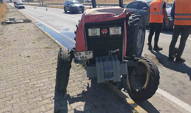 Traktör ile otomobil çarpıştı: 3 yaralı