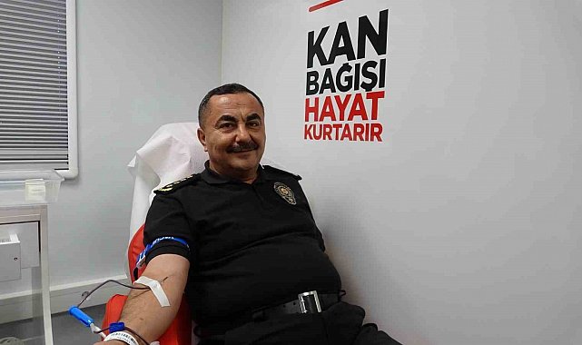 Türk polisinden kan bağışı kampanyasına destek