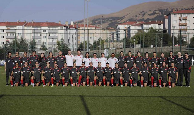 U17 Kız Millî Takımı'nın Erzurum hazırlık kampı sürüyor
