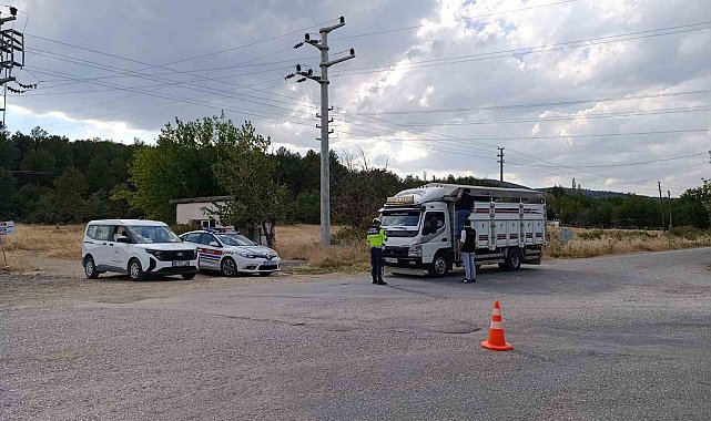 Uşak'ta hayvan sağlığı için yol denetimleri sürüyor