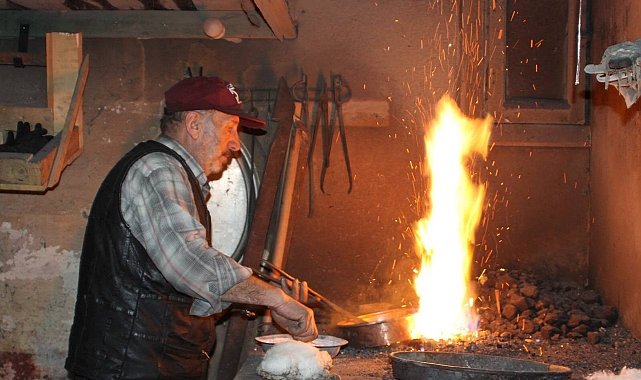 Ustasından öğrendiği mesleği yarım asırdır sürdürüyor