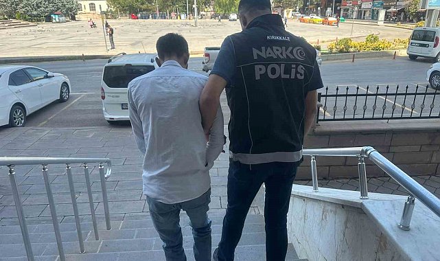 Uyuşturucu suçundan aranan 2 firari hükümlü yakalandı