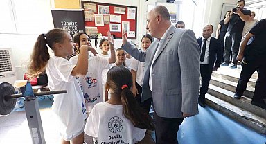 Vali Coşkun minik sporcuların heyecanına ortak oldu
