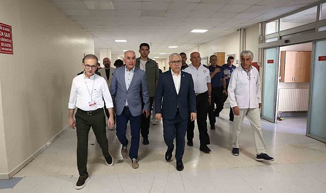 Vali Şimşek, minibüs kazasında yaralananları hastanede ziyaret etti