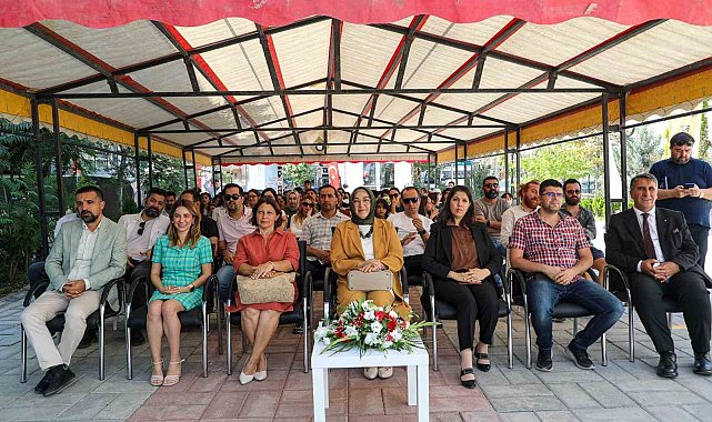 Van Büyükşehir Belediyesi, dijital gençlik merkezinin kapılarını hizmete açtı