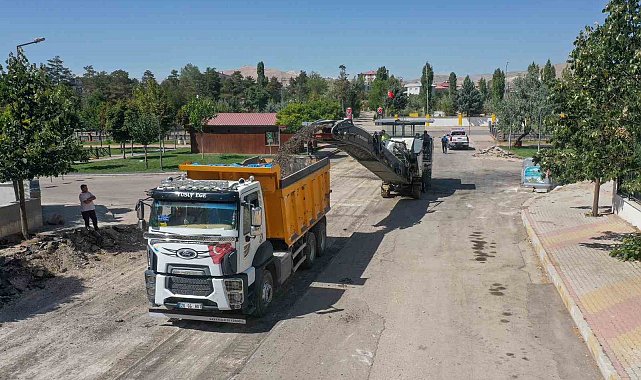 Van Büyükşehir Belediyesi Suvaroğlu Caddesi'nde çalışmalara başladı