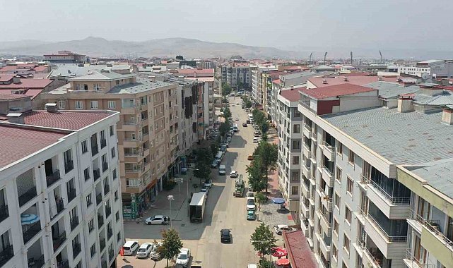 Van Büyükşehir Belediyesi Suvaroğlu Caddesi'ni yeniliyor