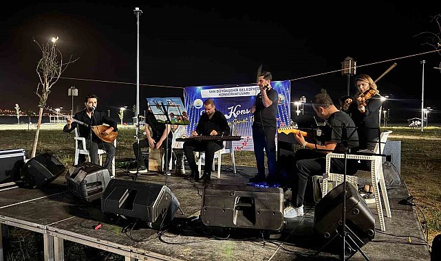 Van Büyükşehir Belediyesi'nin yaz konserlerine yoğun ilgi