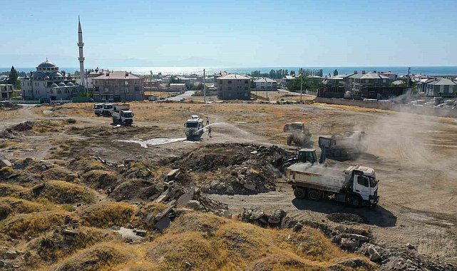 Van' Büyükşehir Belediyesi bir ay içinde 35 noktada 9 bin 31 metreküp hafriyat temizlendi