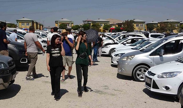 Van'da ikinci el açık oto pazarında durgunluk sürüyor
