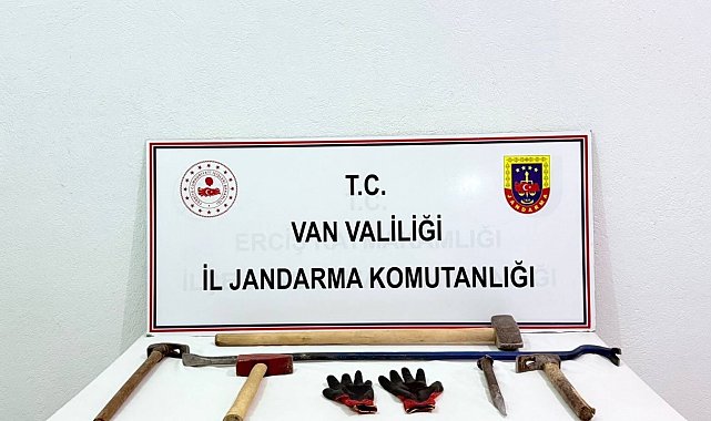 Van'da kaçak kazı yapan 3 kişi yakalandı