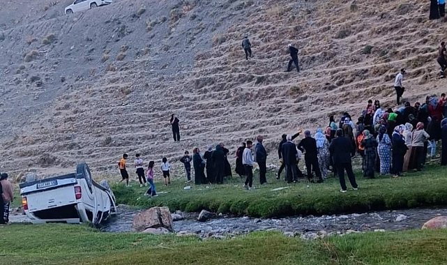 Van'da kamyonet uçuruma yuvarlandı: 6 yaralı