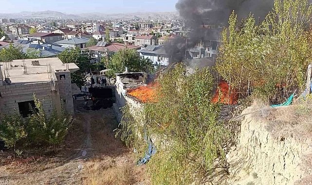 Van'da kömürlük alev alev yandı