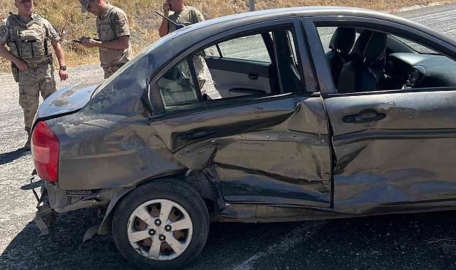 Varto'da otomobiller çarpıştı: 8 yaralı