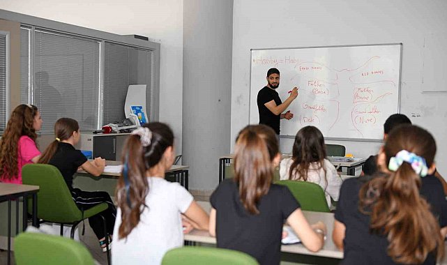 Yabancı üniversite öğrencilerinden Osmangazili çocuklara İngilizce eğitimi