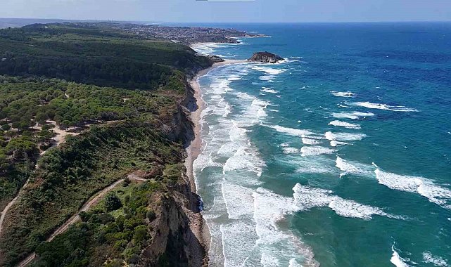 Yasak sonrası Şile sahilleri boş kaldı: Dalgalar havadan görüntülendi