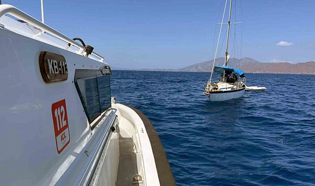 Yelkenli tekne ile insan kaçakçılığı yapan 2 kişi yakalandı