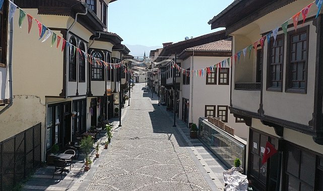 Yeşilyurt Belediyesi ve Kültür Bakanlığı'ndan Lezzet Caddesi için iş birliği