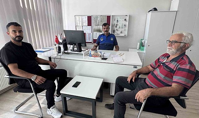 Yol kenarında bulduğu altınları sahibine teslim etti