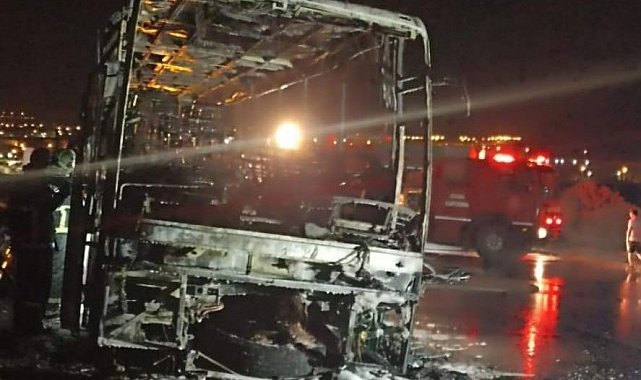 Yolcu otobüsü alev topuna döndü, şoförün erken fark etmesi faciayı önledi