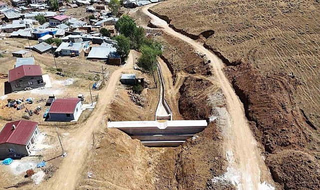 Yukarı Dikmetaş köyünde taşkın kontrol çalışmaları devam ediyor