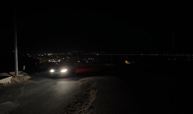 Yüksekova'da aydınlatma sorunu: "Direkler var ama lambalar yanmıyor"