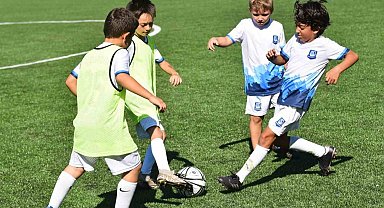 Yunusemre Belediyesi yaz futbol okulu coşkuyla sona erdi