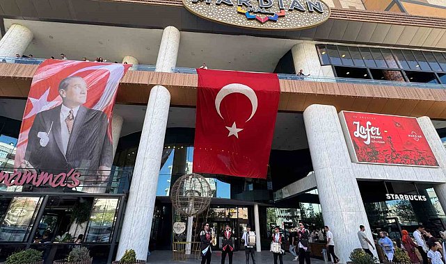 Zafer Bayramı kutlamaları Mardian Mall'da renkli görüntülere sahne oldu