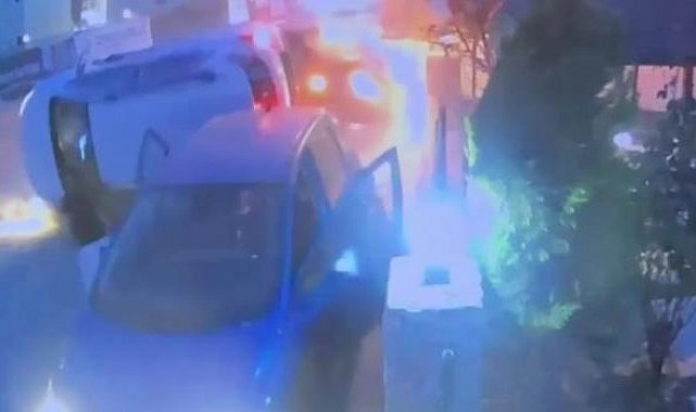 Zincirleme kazada yan yatan otomobilin altında kalmaktan son anda kurtuldu