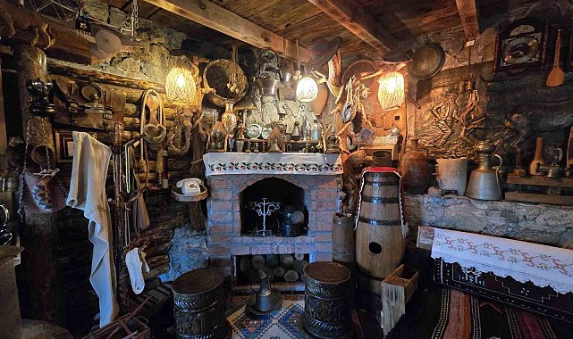 10 parça ile başladı, şimdi yüzlercesini evinde sergiliyor