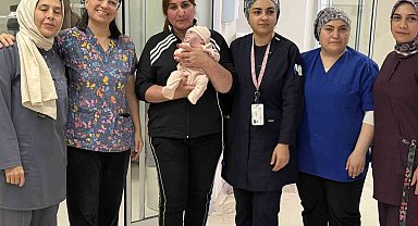 25 haftalık olarak dünyaya gelen bebek 180 gün sonra anne kucağıyla tanıştı